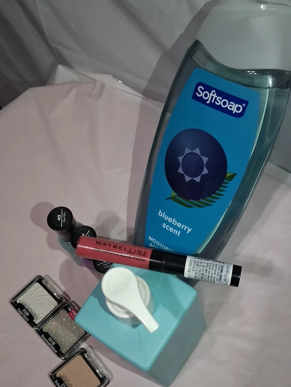 ✨ NIB 9-Piece Beauty & Bath Bundle - Softsoap, BBW, Maybelline, Wet n Wild ✨